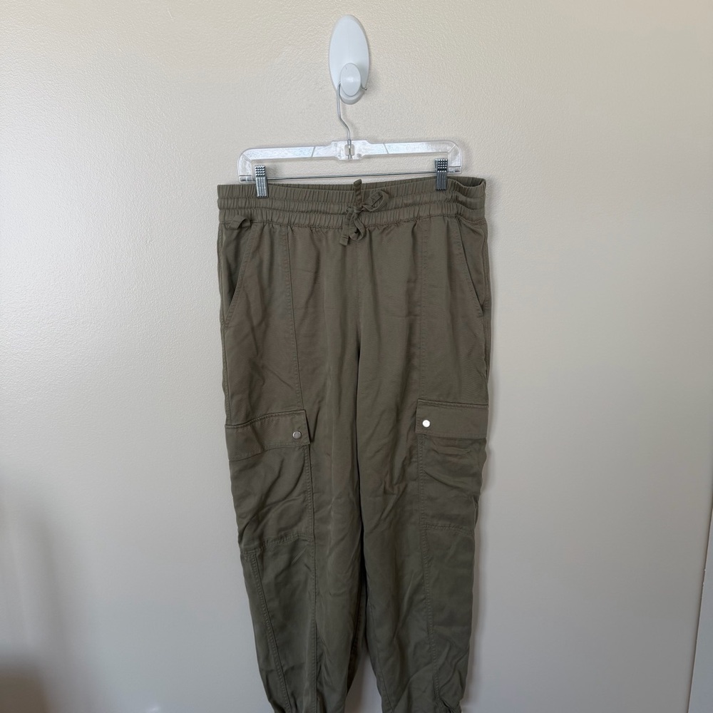 ATHLETA Celestial High Rise Utility in Olive Branch